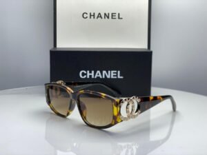 CHANEL Elegant Frame Sunglasses